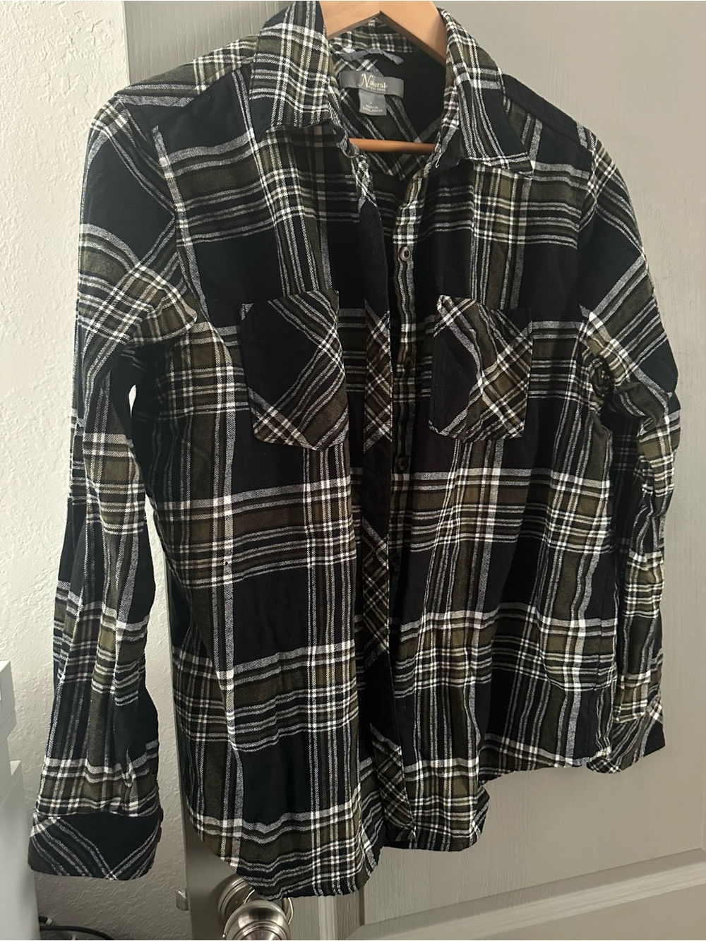 Women’s Large Natural Reflections flannel button up. Plaid black/olive